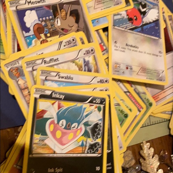 Pokémon tin and cards💯SOLD 💯 - Picture 8 of 8
